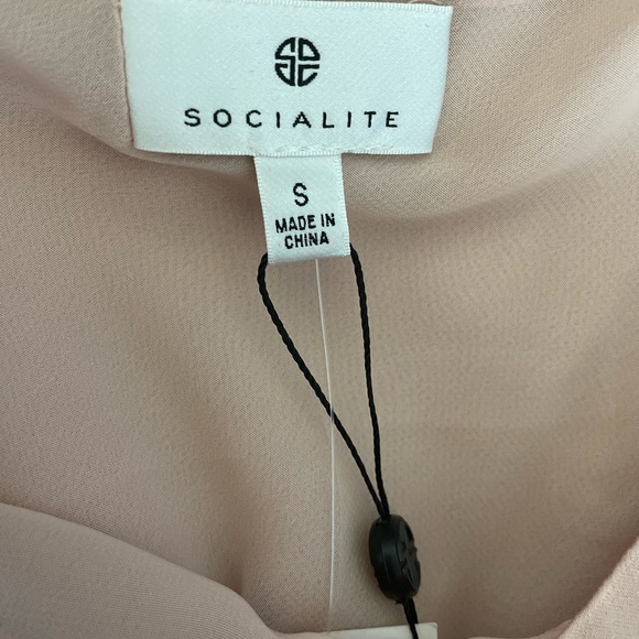 NWT Saks 5th Socialite Solid Satin Camisole Top in Blush - Picture 4 of 5